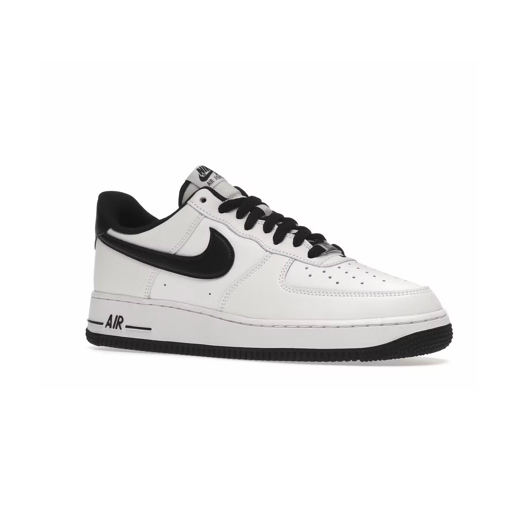Nike Air Force 1 Low Bianca e Nera con Dettagli in Pelle Lucida
