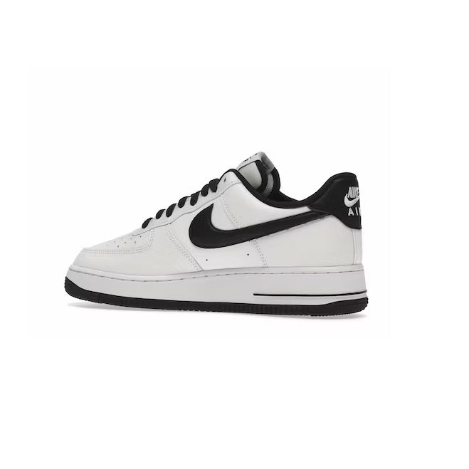 Nike Air Force 1 Low Bianca e Nera con Dettagli in Pelle Lucida